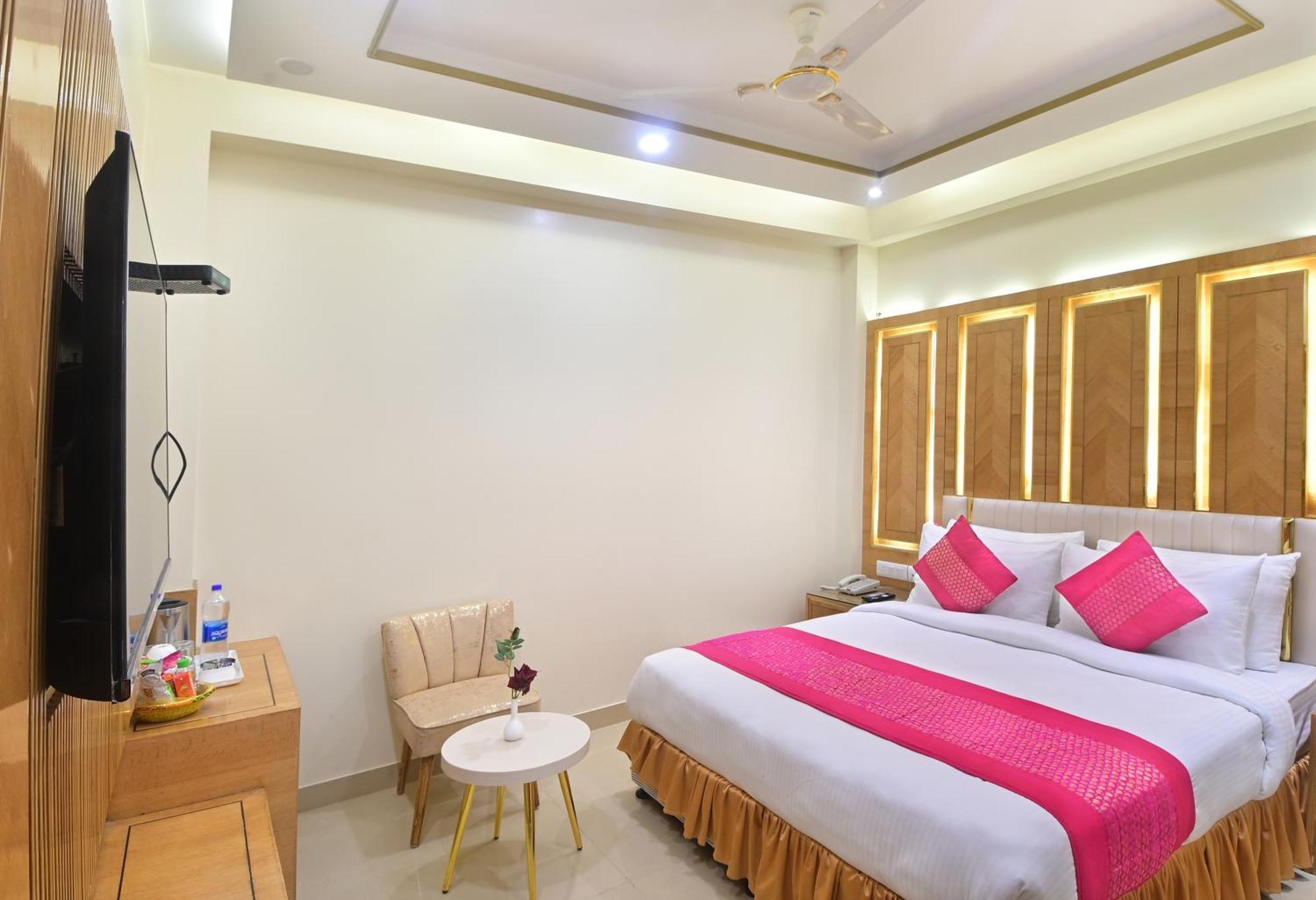 Hotel Gold Palace - 03 Mins Walk From New Delhi Railway Station Exterior photo