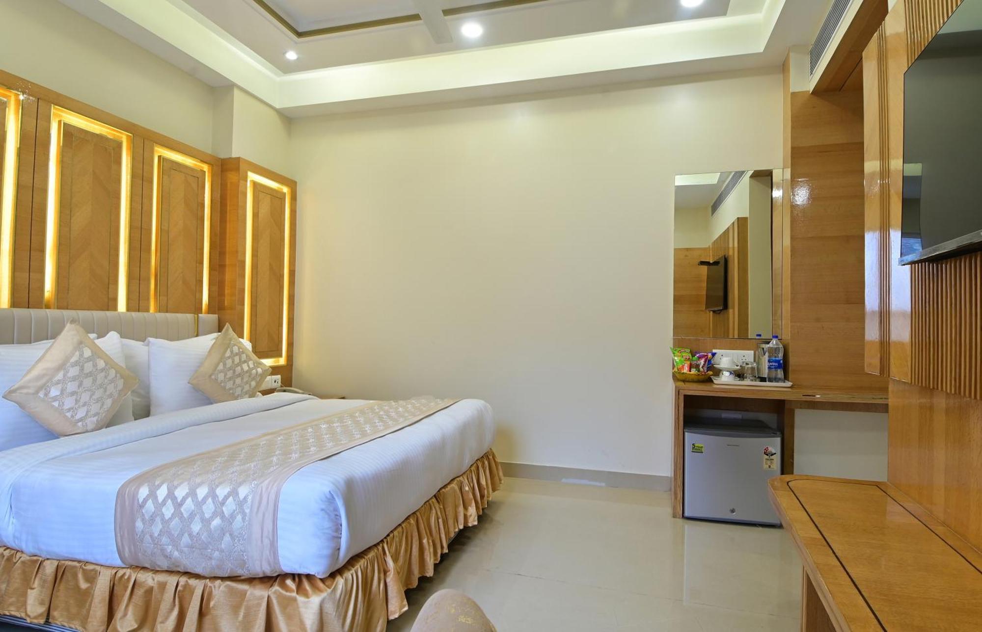 Hotel Gold Palace - 03 Mins Walk From New Delhi Railway Station Exterior photo