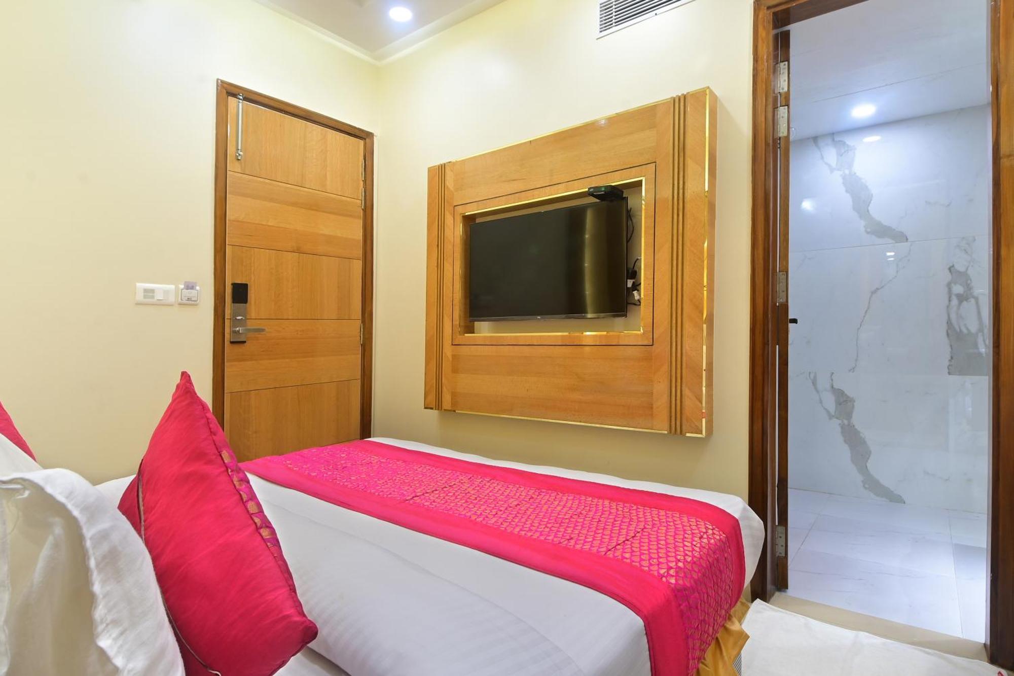 Hotel Gold Palace - 03 Mins Walk From New Delhi Railway Station Exterior photo