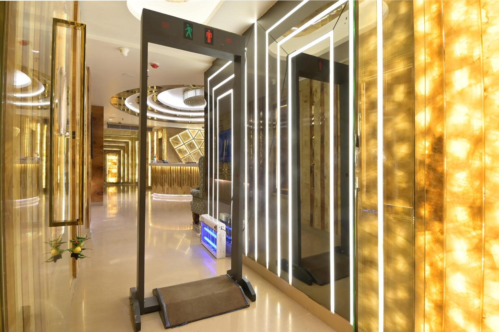Hotel Gold Palace - 03 Mins Walk From New Delhi Railway Station Exterior photo