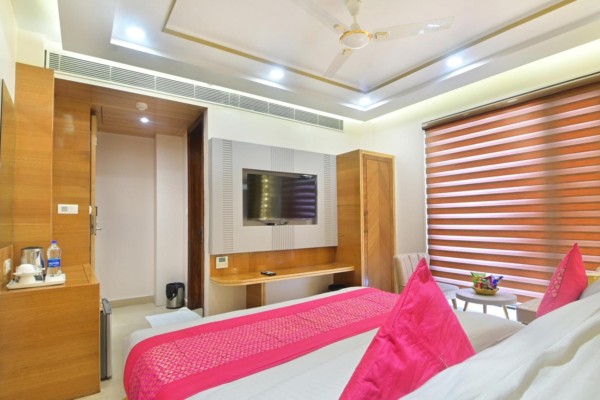 Hotel Gold Palace - 03 Mins Walk From New Delhi Railway Station Exterior photo