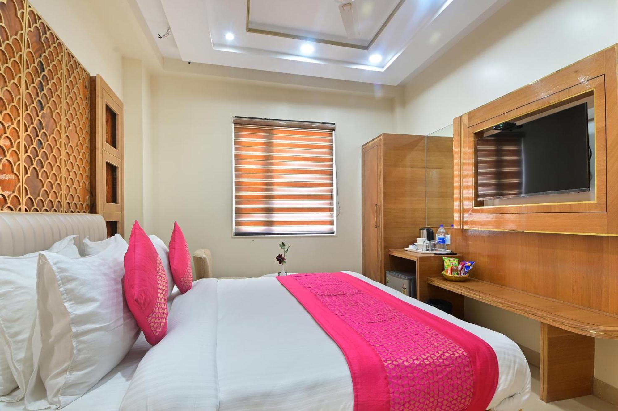 Hotel Gold Palace - 03 Mins Walk From New Delhi Railway Station Exterior photo