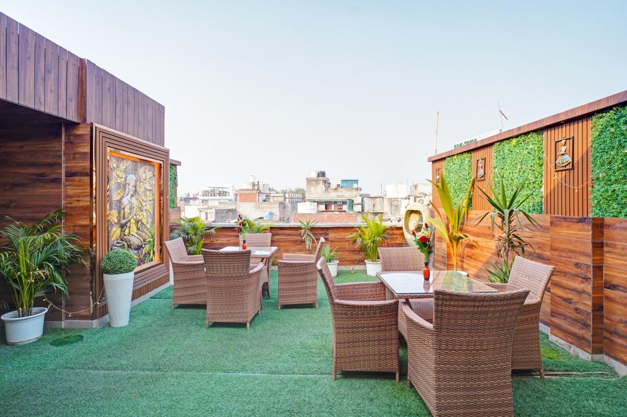 Hotel Gold Palace - 03 Mins Walk From New Delhi Railway Station Exterior photo