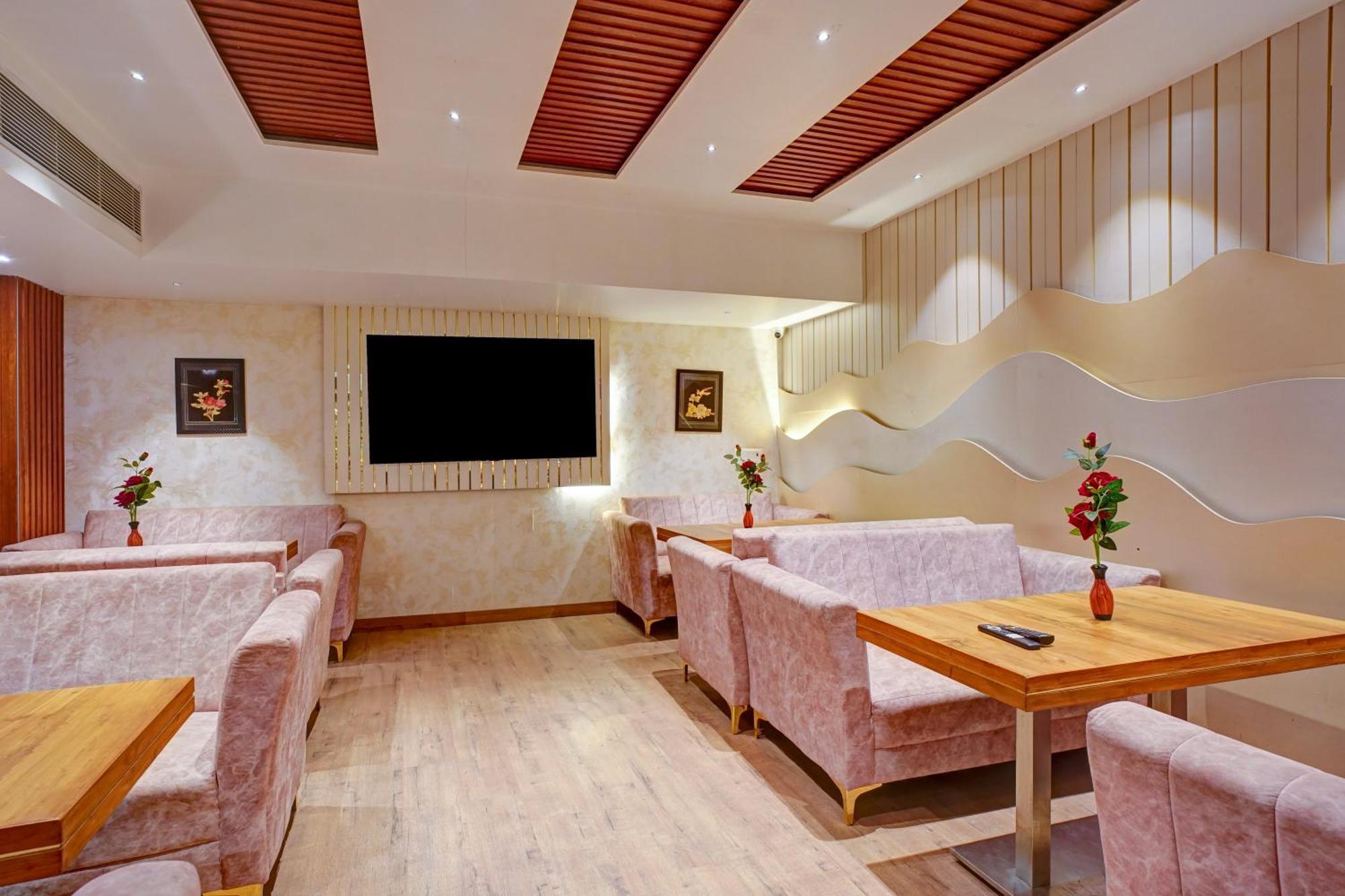 Hotel Gold Palace - 03 Mins Walk From New Delhi Railway Station Exterior photo